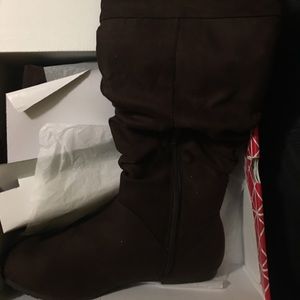 Mid-calf boots